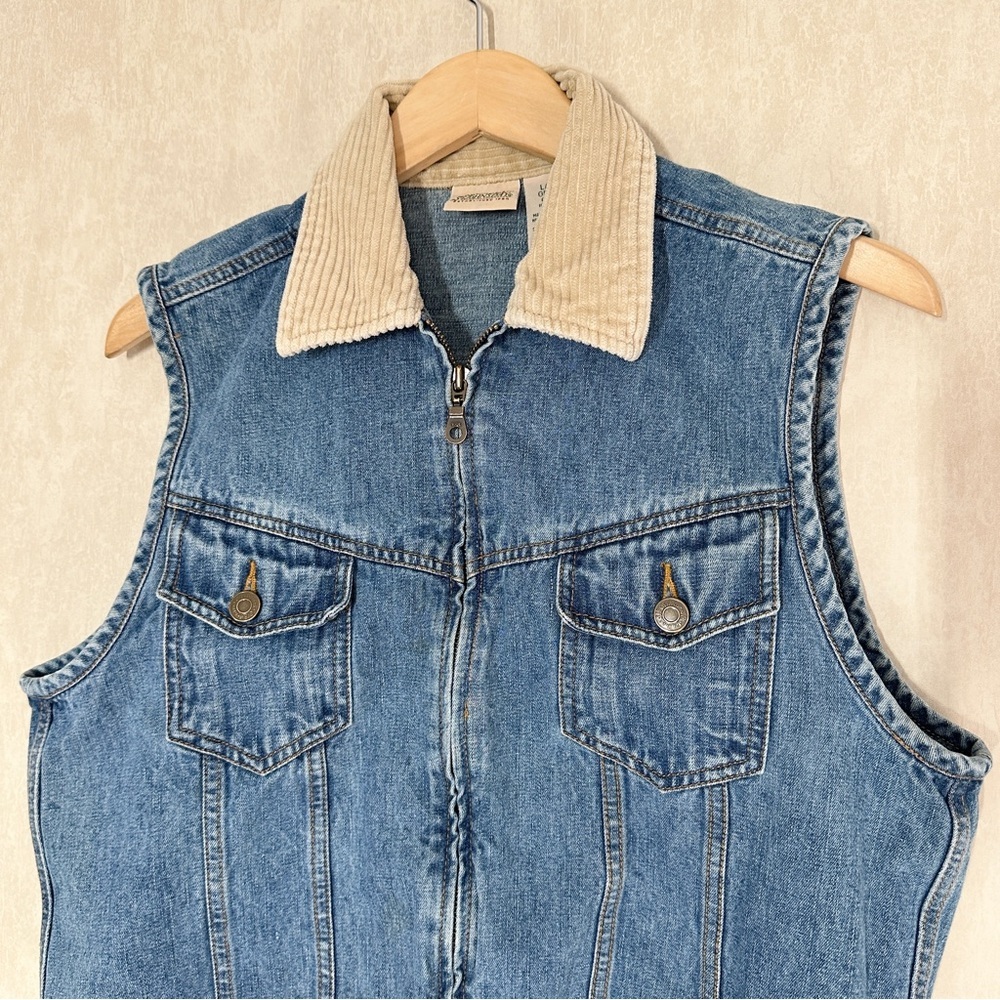 St. John’s Bay Women’s Vintage Denim Vest Corduroy Collar Full Zip Barncore L - Picture 2 of 12